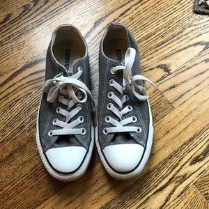 Women’s Converse Chuck Taylors (size 7us)
